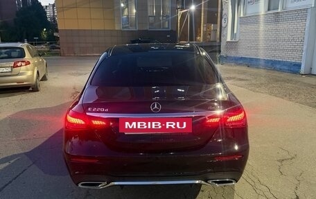 Mercedes-Benz E-Класс, 2022 год, 4 000 000 рублей, 2 фотография