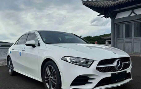 Mercedes-Benz A-Класс, 2023 год, 2 100 000 рублей, 3 фотография