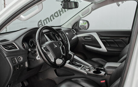 Mitsubishi Pajero Sport III рестайлинг, 2016 год, 2 730 000 рублей, 8 фотография