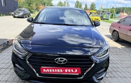 Hyundai Solaris II рестайлинг, 2018 год, 900 000 рублей, 3 фотография