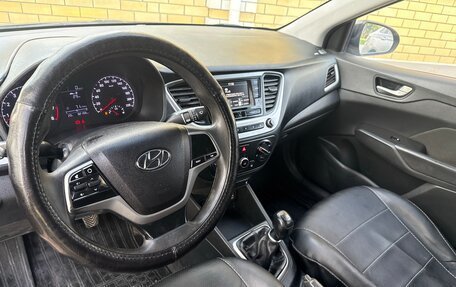 Hyundai Solaris II рестайлинг, 2018 год, 900 000 рублей, 15 фотография