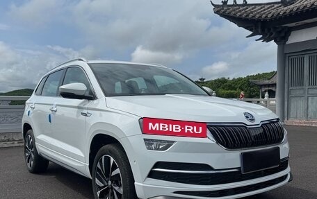 Skoda Karoq I, 2023 год, 2 215 000 рублей, 1 фотография