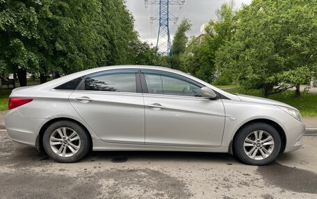 Hyundai Sonata VI, 2011 год, 950 000 рублей, 3 фотография