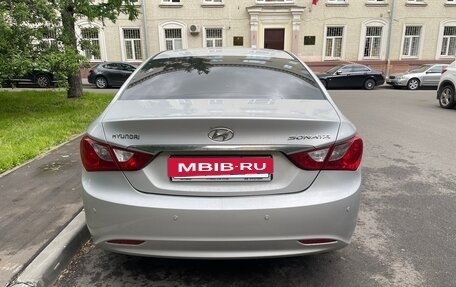 Hyundai Sonata VI, 2011 год, 950 000 рублей, 5 фотография
