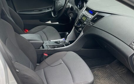 Hyundai Sonata VI, 2011 год, 950 000 рублей, 14 фотография