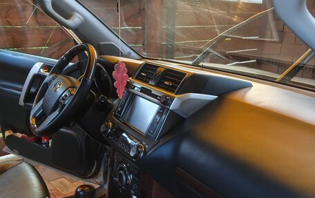 Toyota Land Cruiser Prado 150 рестайлинг 2, 2015 год, 3 500 000 рублей, 21 фотография