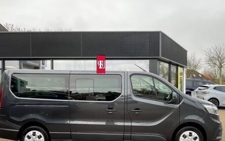 Renault Trafic, 2023 год, 3 780 000 рублей, 2 фотография