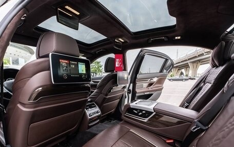 BMW 7 серия, 2017 год, 3 700 000 рублей, 26 фотография
