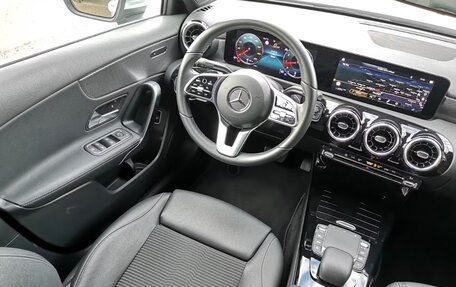 Mercedes-Benz A-Класс, 2023 год, 2 399 999 рублей, 10 фотография