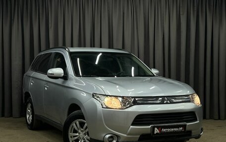 Mitsubishi Outlander III рестайлинг 3, 2012 год, 1 289 900 рублей, 2 фотография