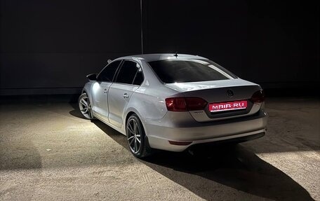 Volkswagen Jetta VI, 2013 год, 935 000 рублей, 1 фотография