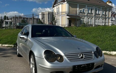 Mercedes-Benz C-Класс, 2002 год, 750 000 рублей, 1 фотография