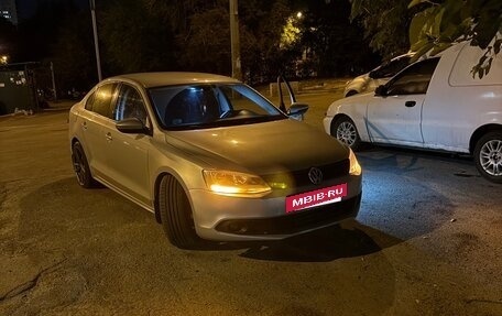 Volkswagen Jetta VI, 2013 год, 935 000 рублей, 5 фотография