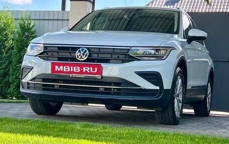 Volkswagen Tiguan II, 2021 год, 2 800 000 рублей, 3 фотография