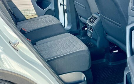 Volkswagen Tiguan II, 2021 год, 2 800 000 рублей, 19 фотография