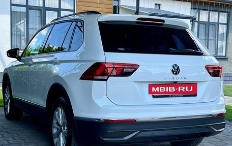 Volkswagen Tiguan II, 2021 год, 2 800 000 рублей, 10 фотография