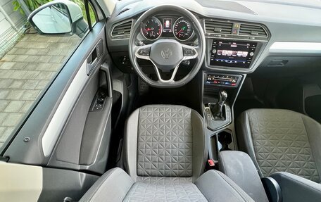 Volkswagen Tiguan II, 2021 год, 2 800 000 рублей, 26 фотография