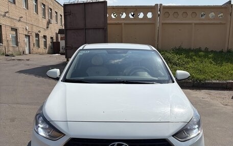Hyundai Solaris II рестайлинг, 2017 год, 990 000 рублей, 3 фотография