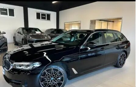 BMW 5 серия, 2023 год, 3 300 000 рублей, 2 фотография
