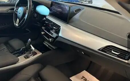 BMW 5 серия, 2023 год, 3 300 000 рублей, 9 фотография