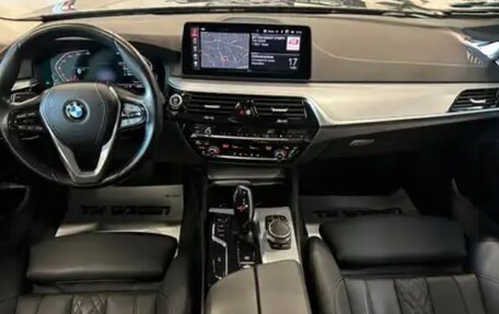 BMW 5 серия, 2023 год, 3 300 000 рублей, 10 фотография