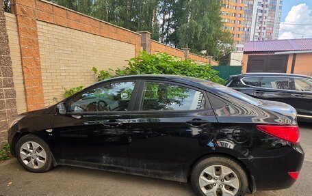 Hyundai Solaris II рестайлинг, 2015 год, 1 700 000 рублей, 2 фотография