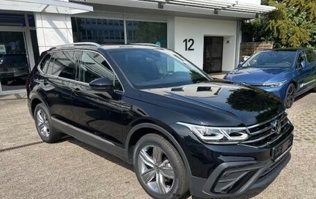 Volkswagen Tiguan II, 2023 год, 3 261 000 рублей, 2 фотография