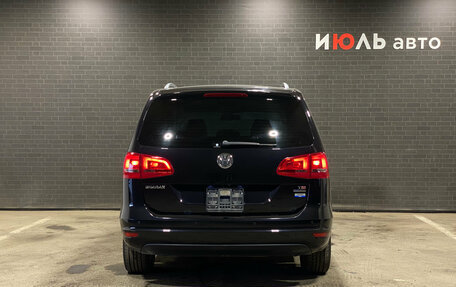 Volkswagen Sharan II, 2011 год, 1 415 000 рублей, 6 фотография