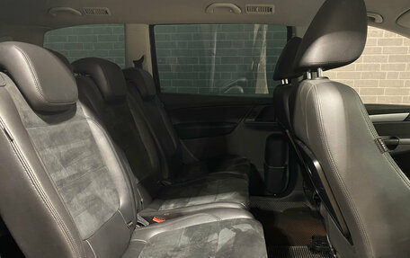 Volkswagen Sharan II, 2011 год, 1 415 000 рублей, 11 фотография