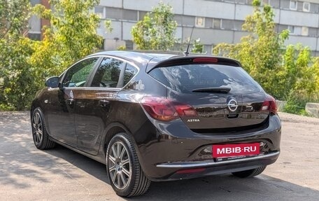 Opel Astra J, 2014 год, 940 000 рублей, 2 фотография