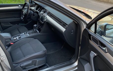 Volkswagen Passat B8 рестайлинг, 2016 год, 2 420 000 рублей, 20 фотография