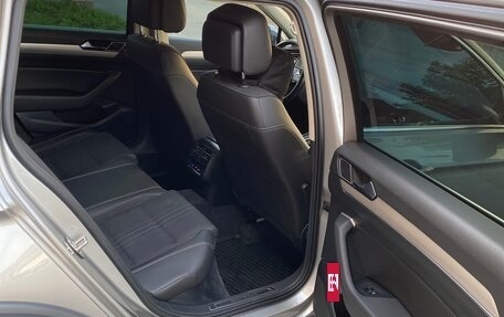 Volkswagen Passat B8 рестайлинг, 2016 год, 2 420 000 рублей, 19 фотография