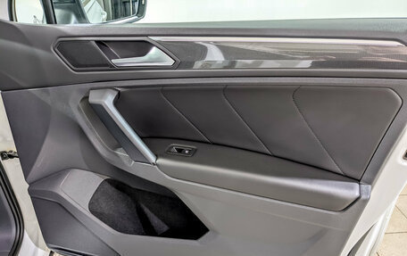 Volkswagen Tiguan II, 2018 год, 2 700 000 рублей, 25 фотография