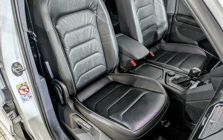 Volkswagen Tiguan II, 2018 год, 2 700 000 рублей, 24 фотография
