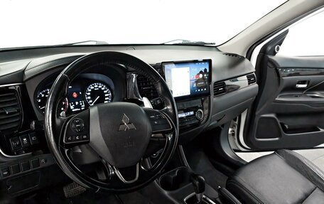 Mitsubishi Outlander III рестайлинг 3, 2015 год, 1 890 000 рублей, 7 фотография