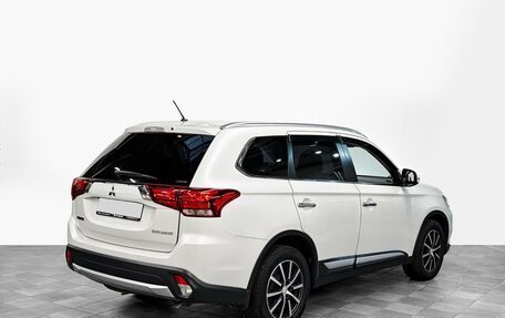 Mitsubishi Outlander III рестайлинг 3, 2015 год, 1 890 000 рублей, 3 фотография