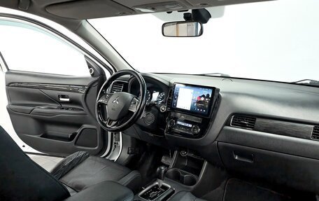 Mitsubishi Outlander III рестайлинг 3, 2015 год, 1 890 000 рублей, 11 фотография