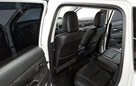 Mitsubishi Outlander III рестайлинг 3, 2015 год, 1 890 000 рублей, 12 фотография
