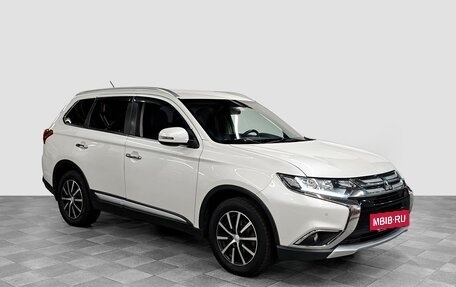 Mitsubishi Outlander III рестайлинг 3, 2015 год, 1 890 000 рублей, 2 фотография