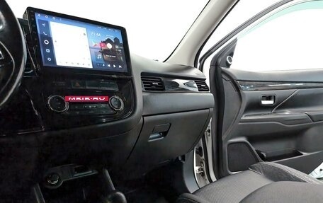 Mitsubishi Outlander III рестайлинг 3, 2015 год, 1 890 000 рублей, 8 фотография