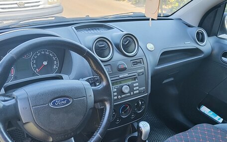 Ford Fiesta, 2006 год, 300 000 рублей, 13 фотография