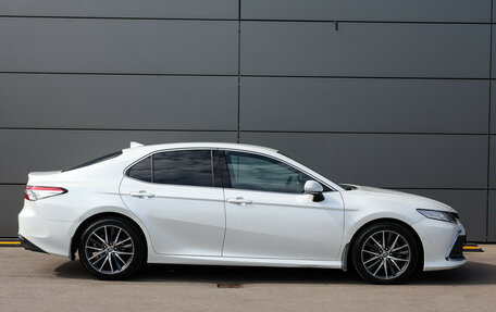 Toyota Camry, 2021 год, 2 899 000 рублей, 4 фотография