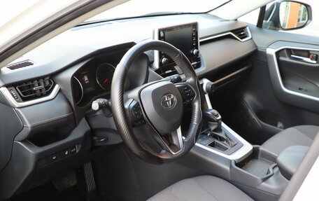 Toyota RAV4, 2019 год, 2 500 000 рублей, 9 фотография