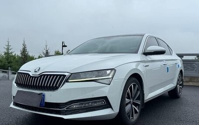 Skoda Superb III рестайлинг, 2023 год, 2 400 000 рублей, 1 фотография