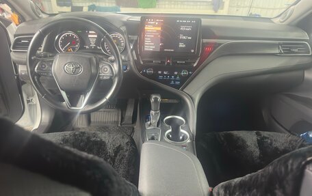 Toyota Camry, 2022 год, 3 650 000 рублей, 4 фотография