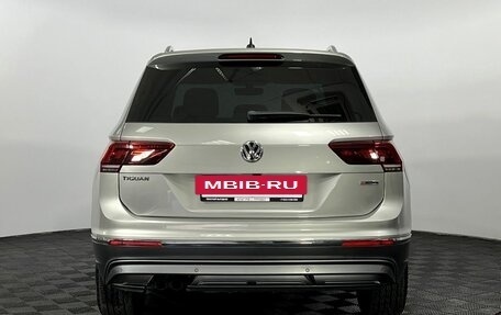Volkswagen Tiguan II, 2018 год, 2 780 000 рублей, 6 фотография