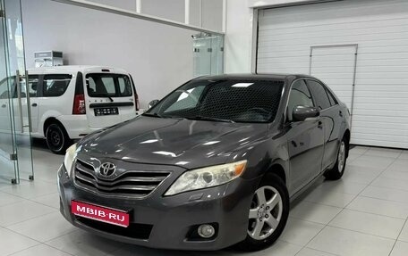 Toyota Camry, 2011 год, 980 000 рублей, 1 фотография