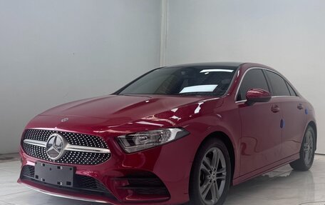 Mercedes-Benz A-Класс, 2022 год, 2 450 000 рублей, 3 фотография