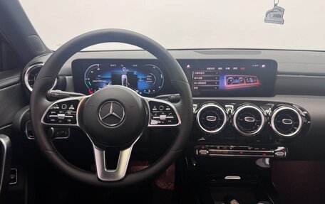 Mercedes-Benz A-Класс, 2022 год, 2 450 000 рублей, 14 фотография