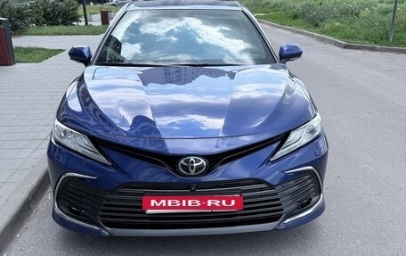 Toyota Camry, 2021 год, 3 999 999 рублей, 2 фотография